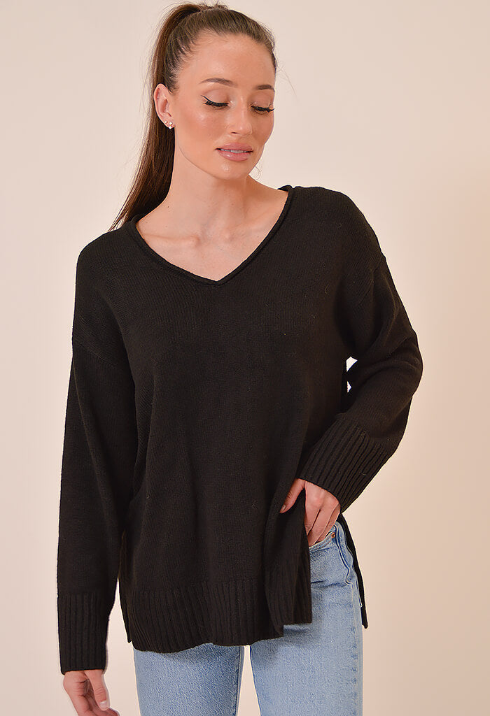 Sanctuary Clothing Casual Cozy V-Neck Sweater-Black